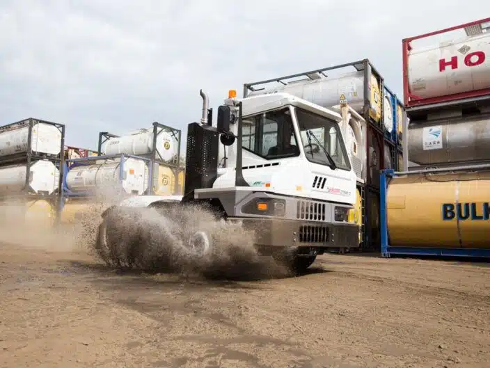 240669 customer case or equipment w704h529 Ottawa T2 Terminal Tractor 21