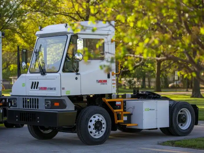 260735 customer case or equipment w704h529 Ottawa T2E Electric Terminal Tractor 2